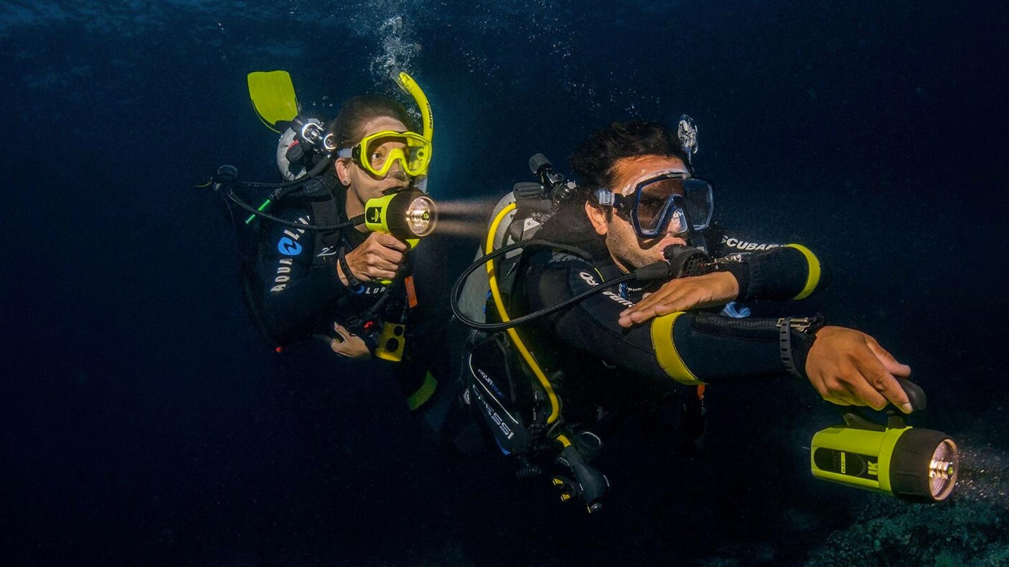 Scuba Gear Dive Light and Dive Torch Tips PADI